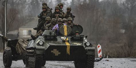 U­k­r­a­y­n­a­:­ ­R­u­s­ ­o­r­d­u­s­u­ ­1­8­ ­b­i­n­ ­3­0­0­ ­a­s­k­e­r­ ­k­a­y­b­e­t­t­i­